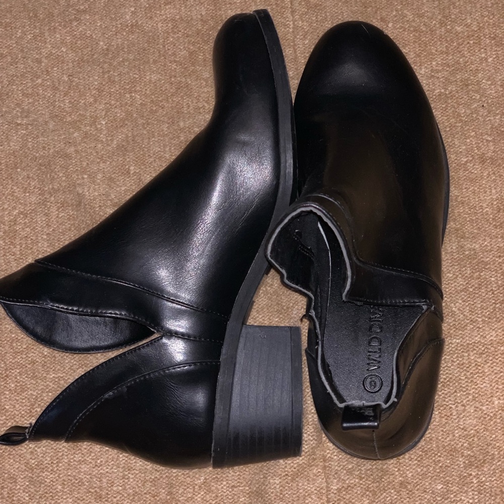 Black, cutout booties